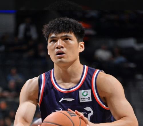 CBA狀元閃耀NBA季前賽！陳國豪連兩場上雙戰快船末節11分爆發